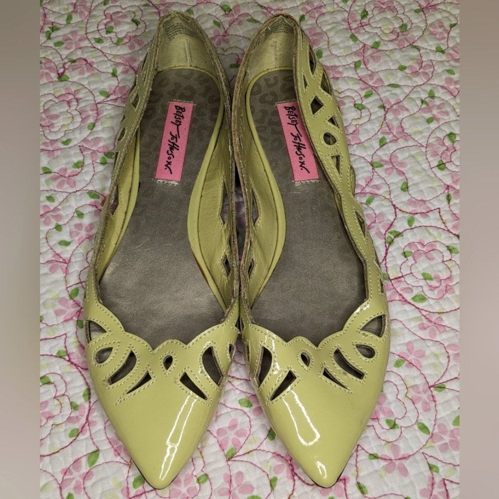 Betsey Johnson Yellow Emmi flats Size 6.5